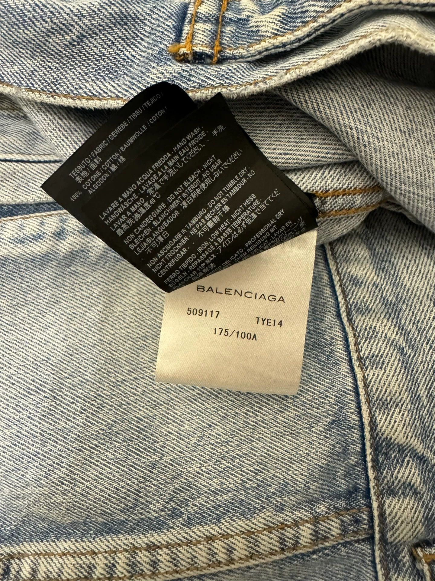 Balenciaga Balenciaga white and blue vintage denim jacket Size US L / EU 52-54 / 3 - 7 Thumbnail