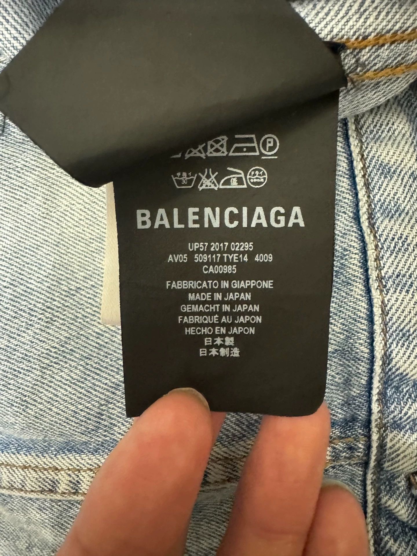 Balenciaga Balenciaga white and blue vintage denim jacket Size US L / EU 52-54 / 3 - 6 Thumbnail