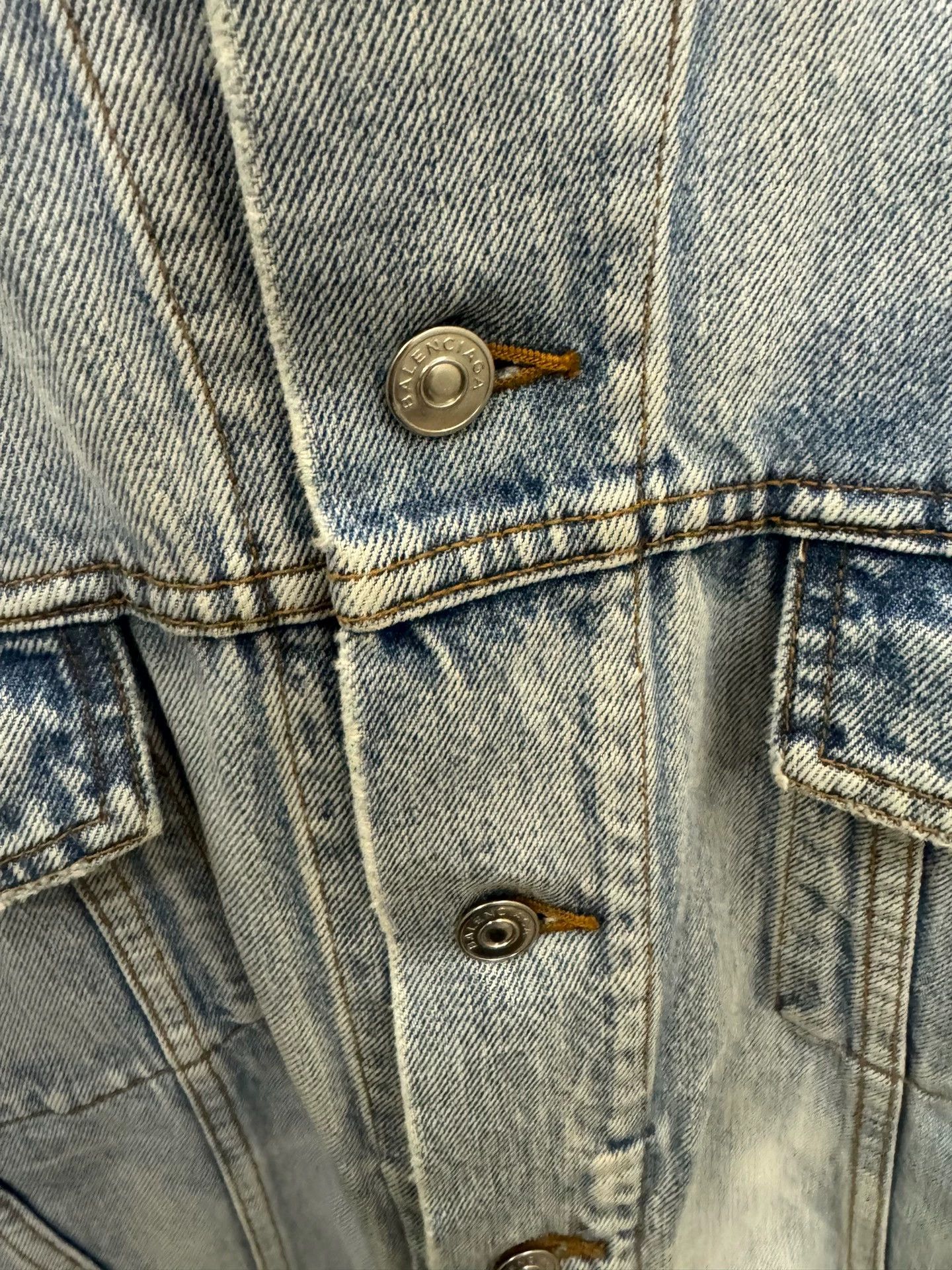 Balenciaga Balenciaga white and blue vintage denim jacket Size US L / EU 52-54 / 3 - 4 Thumbnail