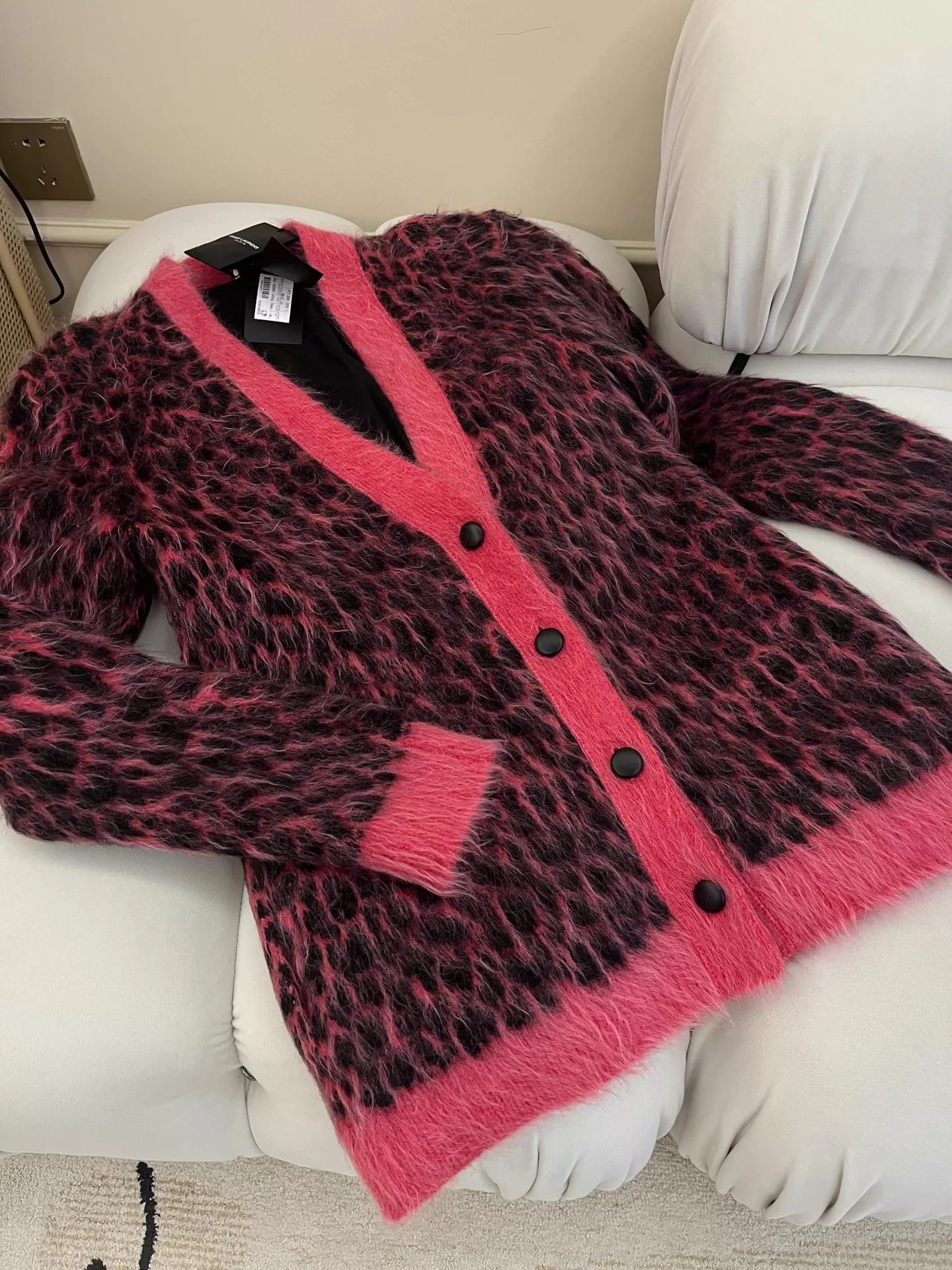 Saint Laurent Paris Saint Laurent Paris Leopard print sweater Size US XS / EU 42 / 0 - 2 Thumbnail