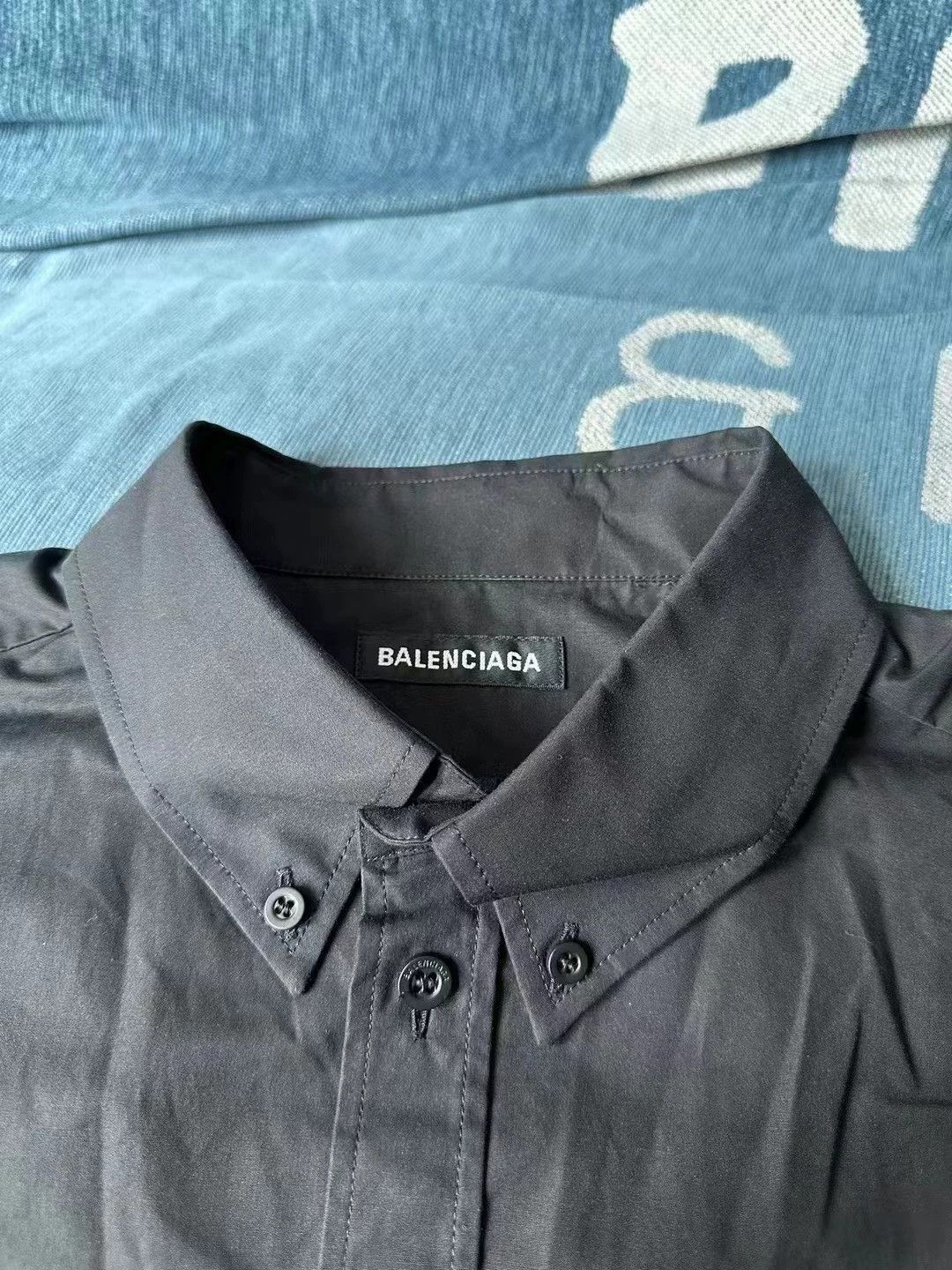 Balenciaga Balenciaga Manchester United Embroidered Shirt Size US S / EU 44-46 / 1 - 2 Thumbnail