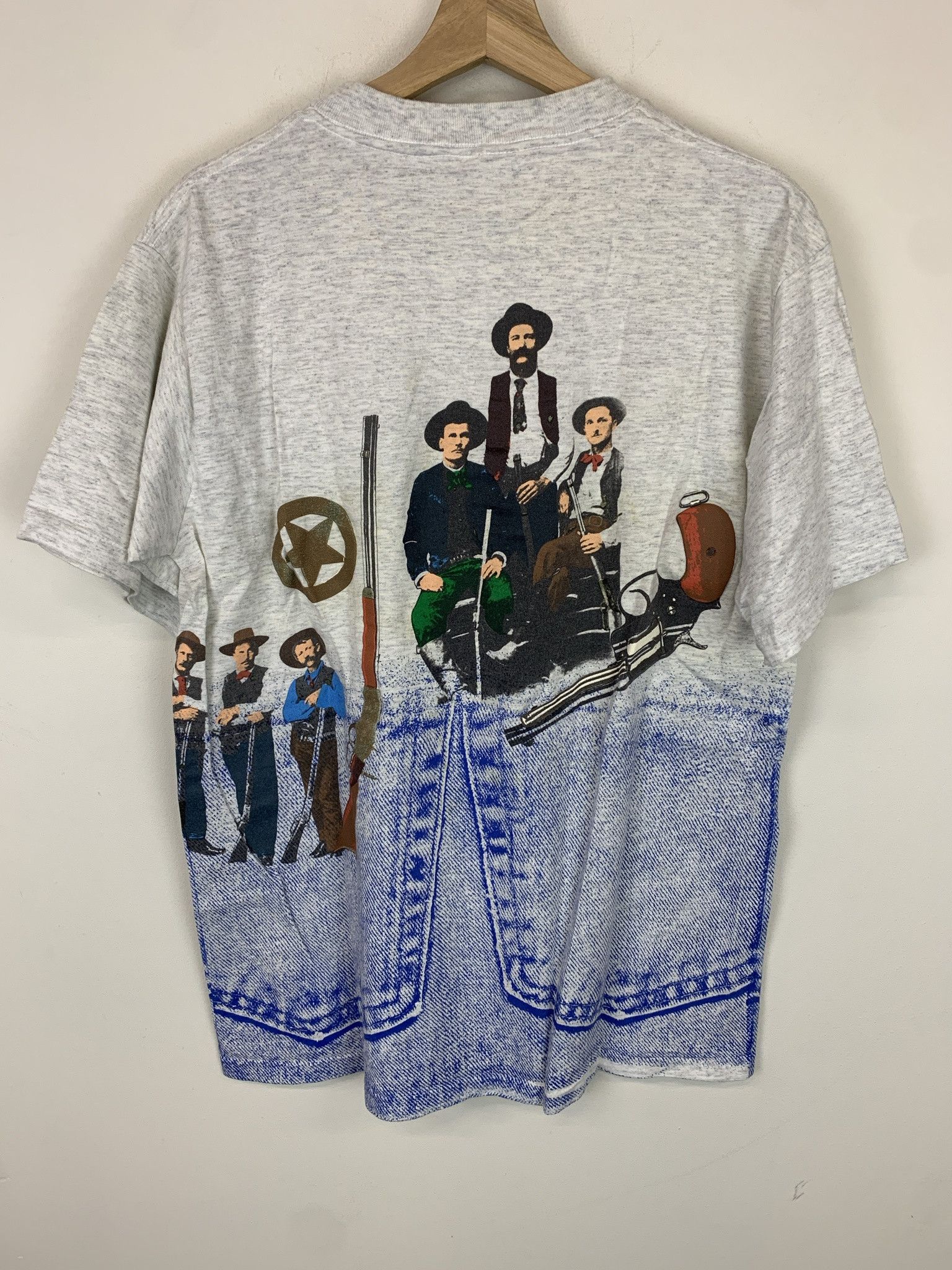 Vintage Vintage 1990s Texas Lawmen All Over Print Single Stitch Guns Tee Size L Size US L / EU 52-54 / 3 - 4 Thumbnail