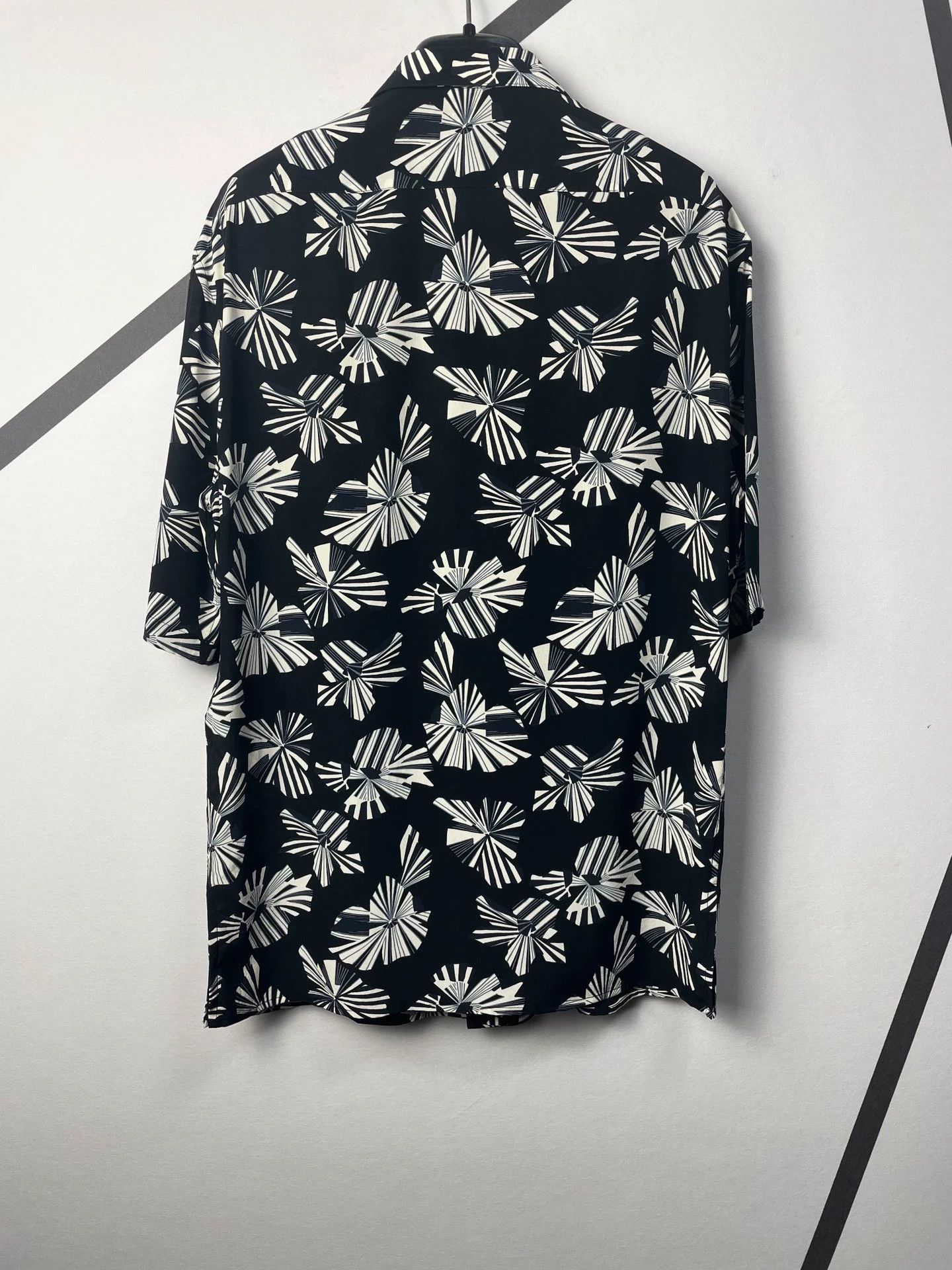 Saint Laurent Paris Saint Laurent Paris Origami printed mulberry silk shirt Size US XS / EU 42 / 0 - 2 Thumbnail