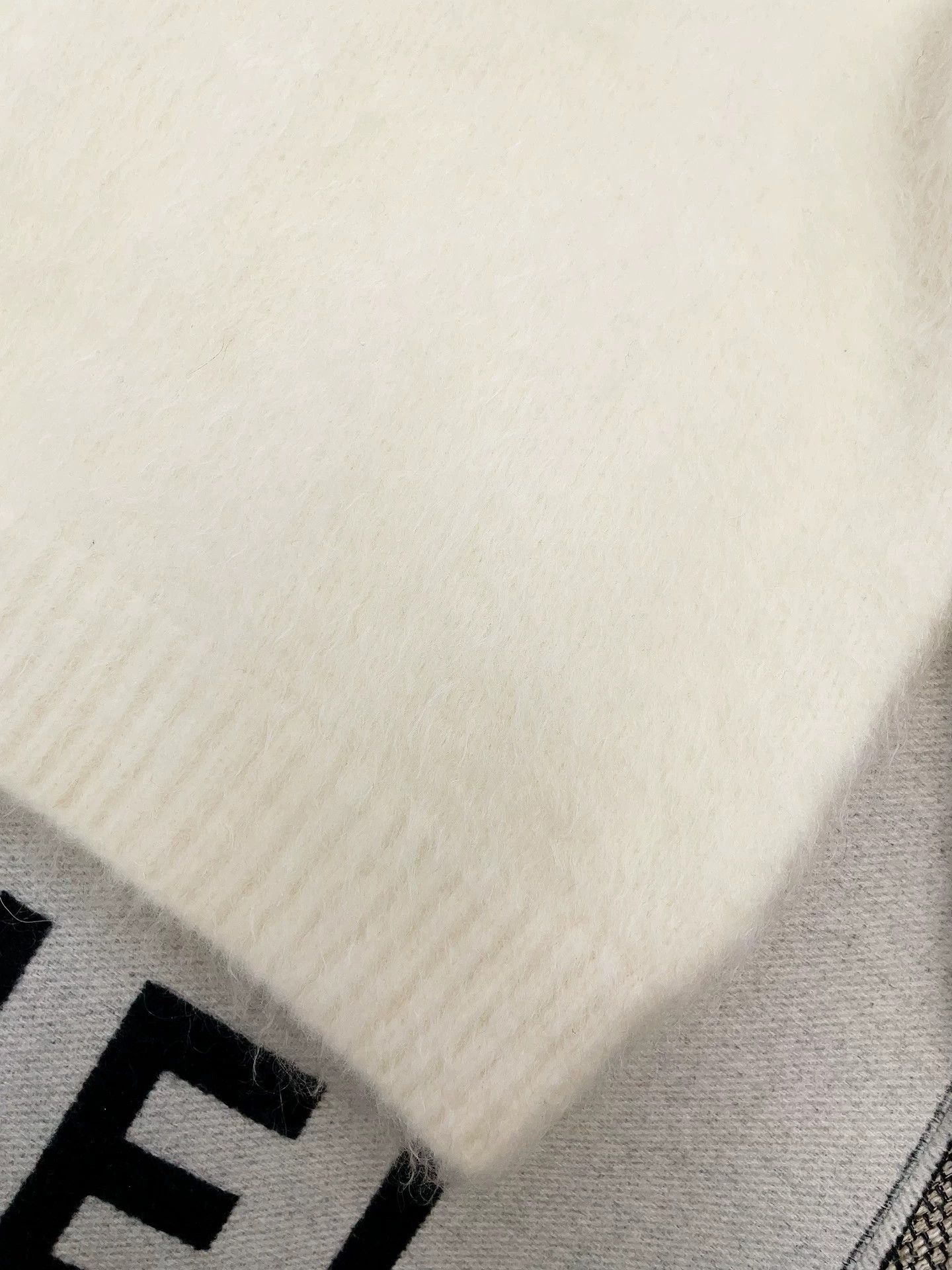 Saint Laurent Paris Saint Laurent Paris White mohair sweater Size US M / EU 48-50 / 2 - 5 Thumbnail