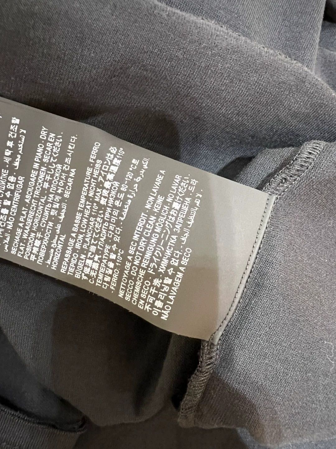 Saint Laurent Paris Saint Laurent Paris Basic logo short sleeved shirt Size US S / EU 44-46 / 1 - 7 Thumbnail