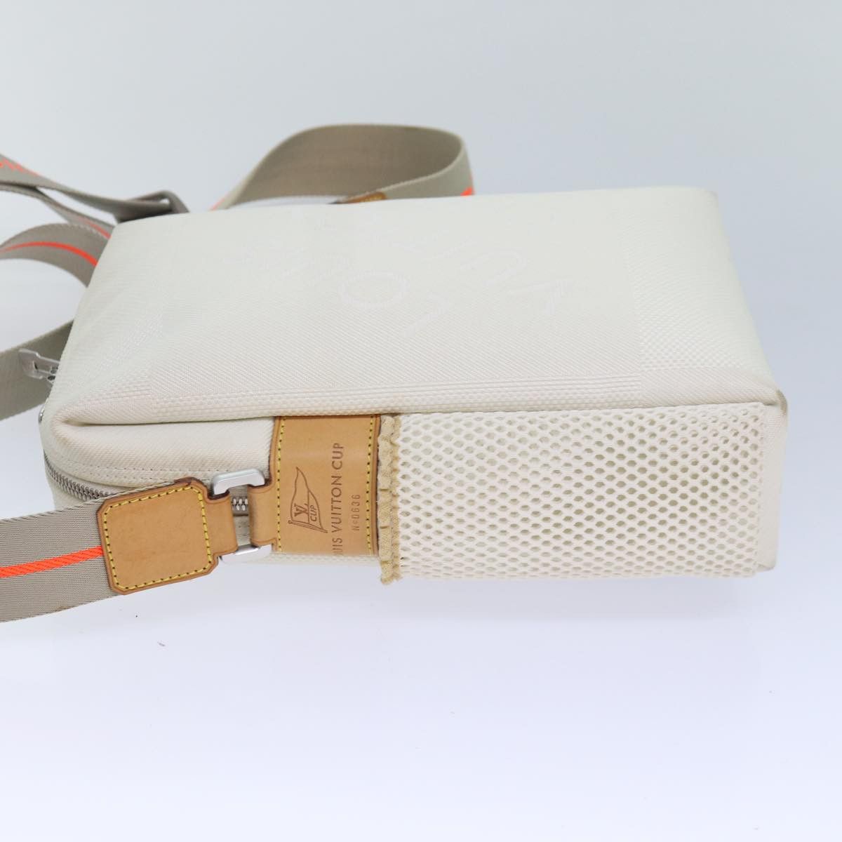 Louis Vuitton Weathery White Canvas Shoulder Bag (Pre-Owned) Size ONE SIZE - 10 Thumbnail