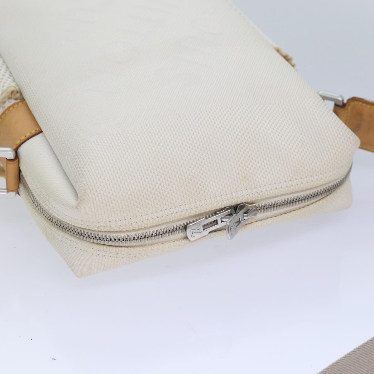 Louis Vuitton Weathery White Canvas Shoulder Bag (Pre-Owned) Size ONE SIZE - 13 Thumbnail