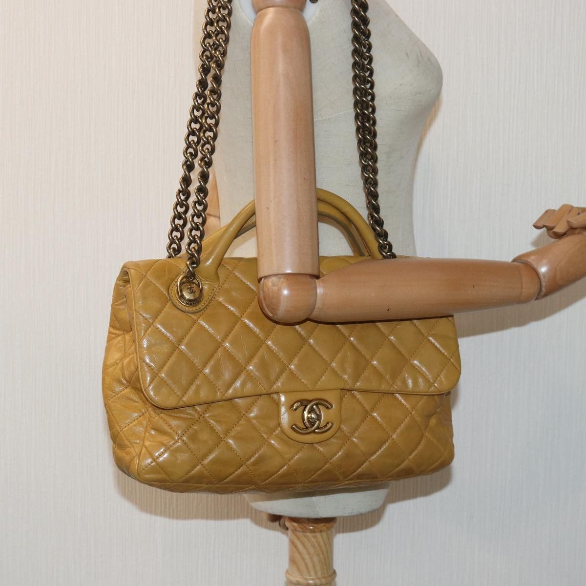 Chanel Matelassé Yellow Leather Shoulder Bag (Pre-Owned) Size ONE SIZE - 7 Thumbnail