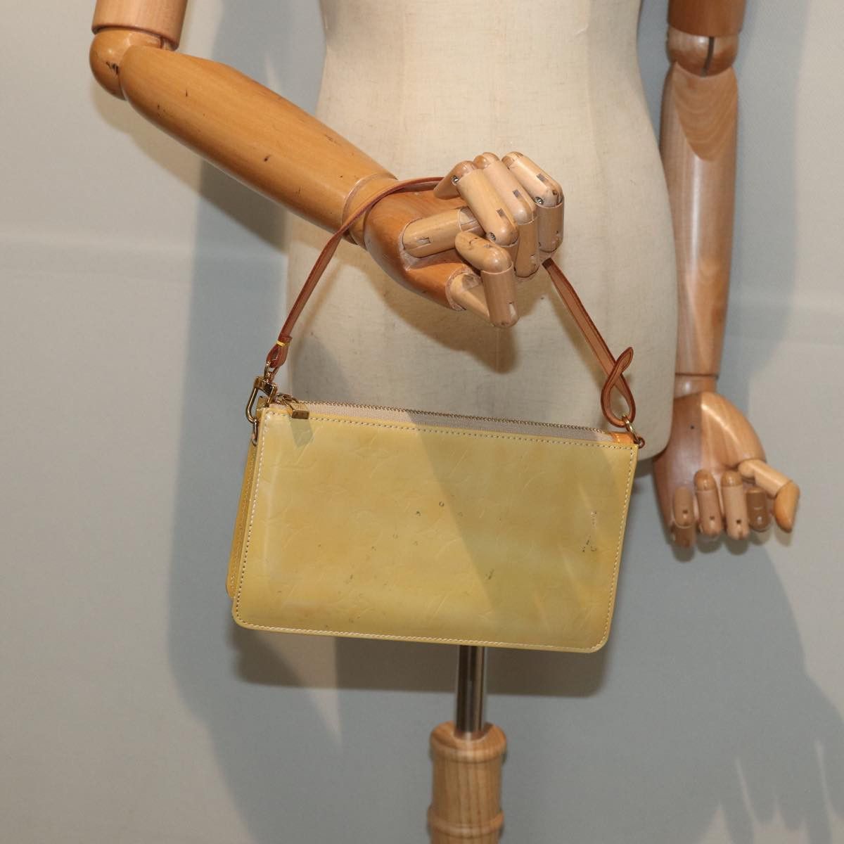 Louis Vuitton Lexington Camel Patent Leather Clutch Bag (Pre-Owned) Size ONE SIZE - 7 Thumbnail