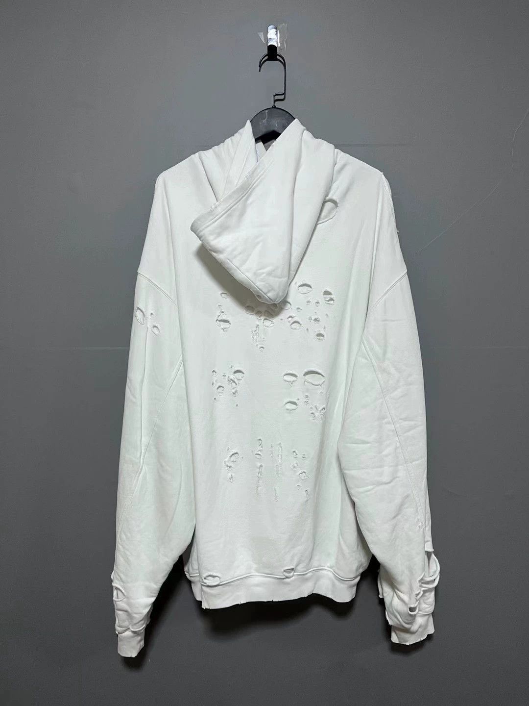 Balenciaga Balenciaga White Big Hole Hoodie Size US L / EU 52-54 / 3 - 2 Thumbnail
