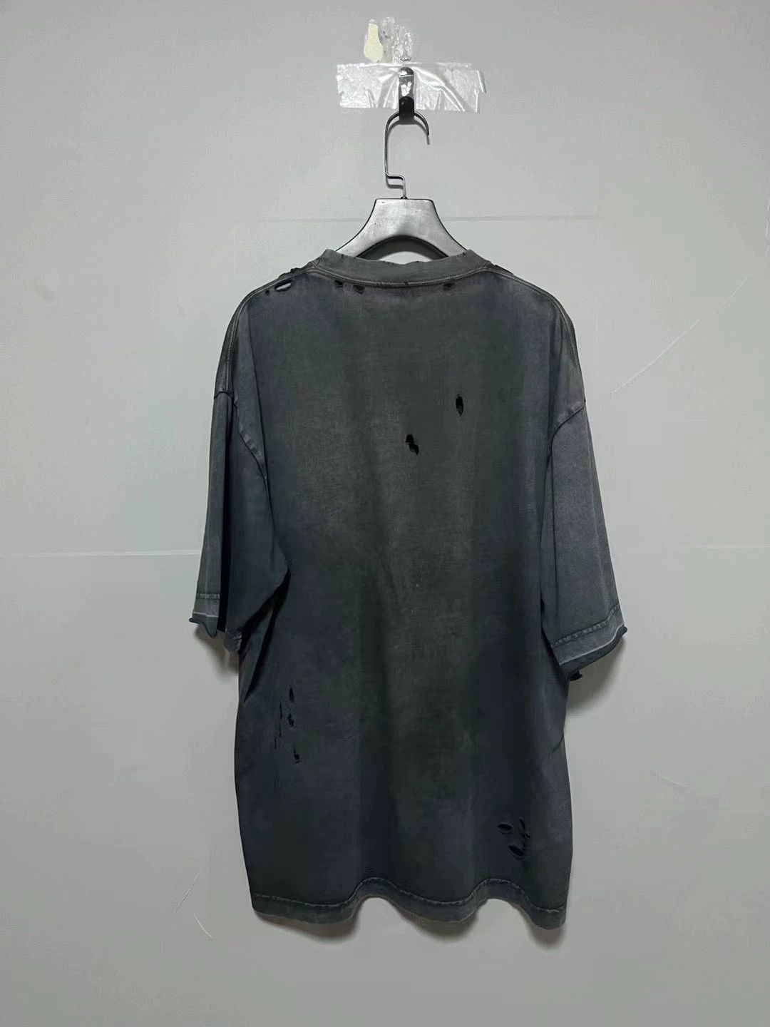 Balenciaga Balenciaga doing old damage with double B scissors logo and short sleeves Size US M / EU 48-50 / 2 - 2 Thumbnail
