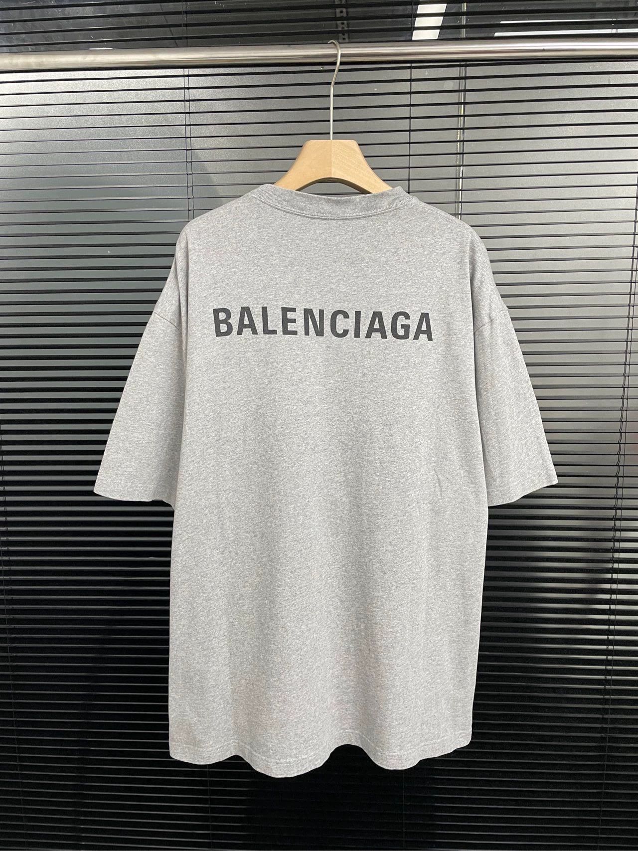 Balenciaga Balenciaga front and back logo letter short sleeved T-shirt Size US S / EU 44-46 / 1 - 3 Thumbnail