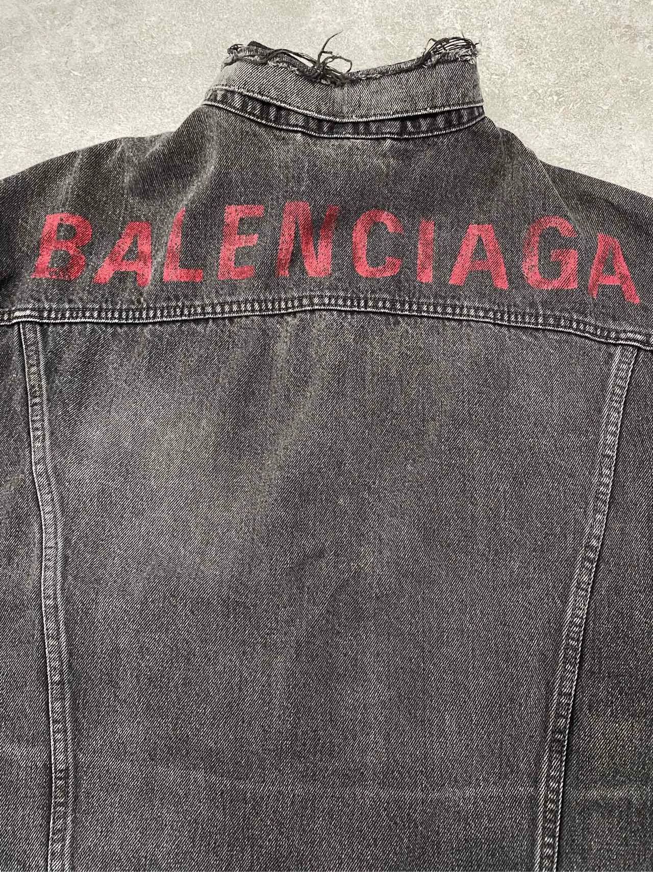 Balenciaga Balenciaga denim jacket with black distressed back and letter printed logo Size US M / EU 48-50 / 2 - 6 Thumbnail