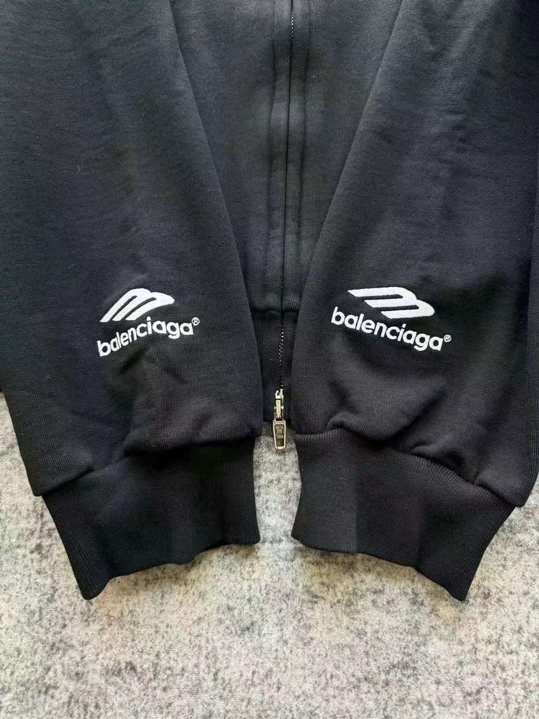 Balenciaga Balenciaga Manchester United Football Zipper Jacket Size US S / EU 44-46 / 1 - 5 Thumbnail