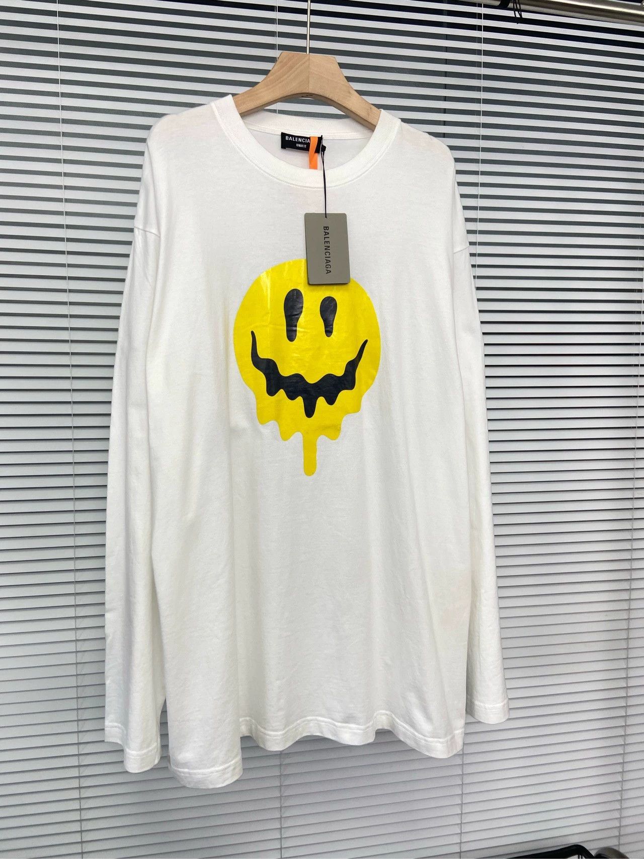 Balenciaga Balenciaga Dissolves Smiling Face Victory Gesture White Long Sleeve Size US S / EU 44-46 / 1 - 3 Thumbnail