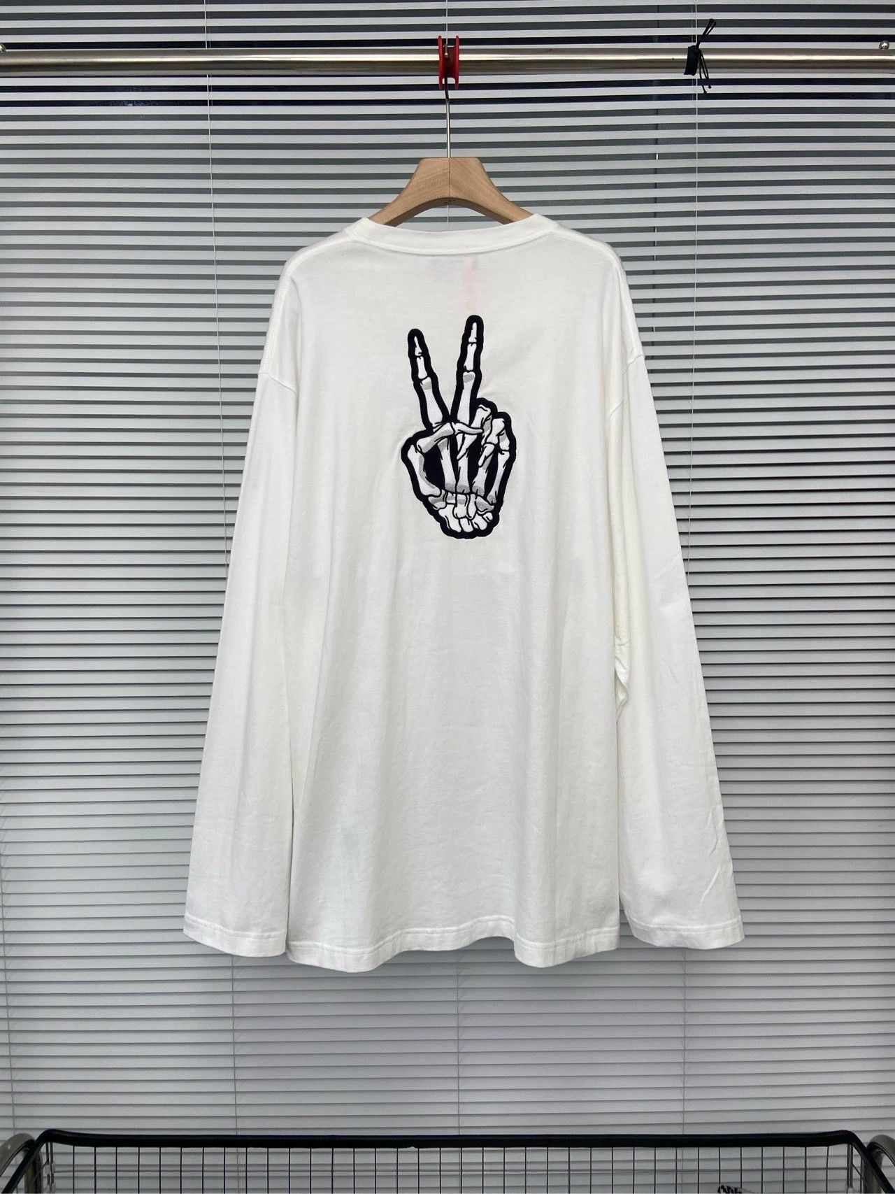 Balenciaga Balenciaga Dissolves Smiling Face Victory Gesture White Long Sleeve Size US S / EU 44-46 / 1 - 2 Thumbnail