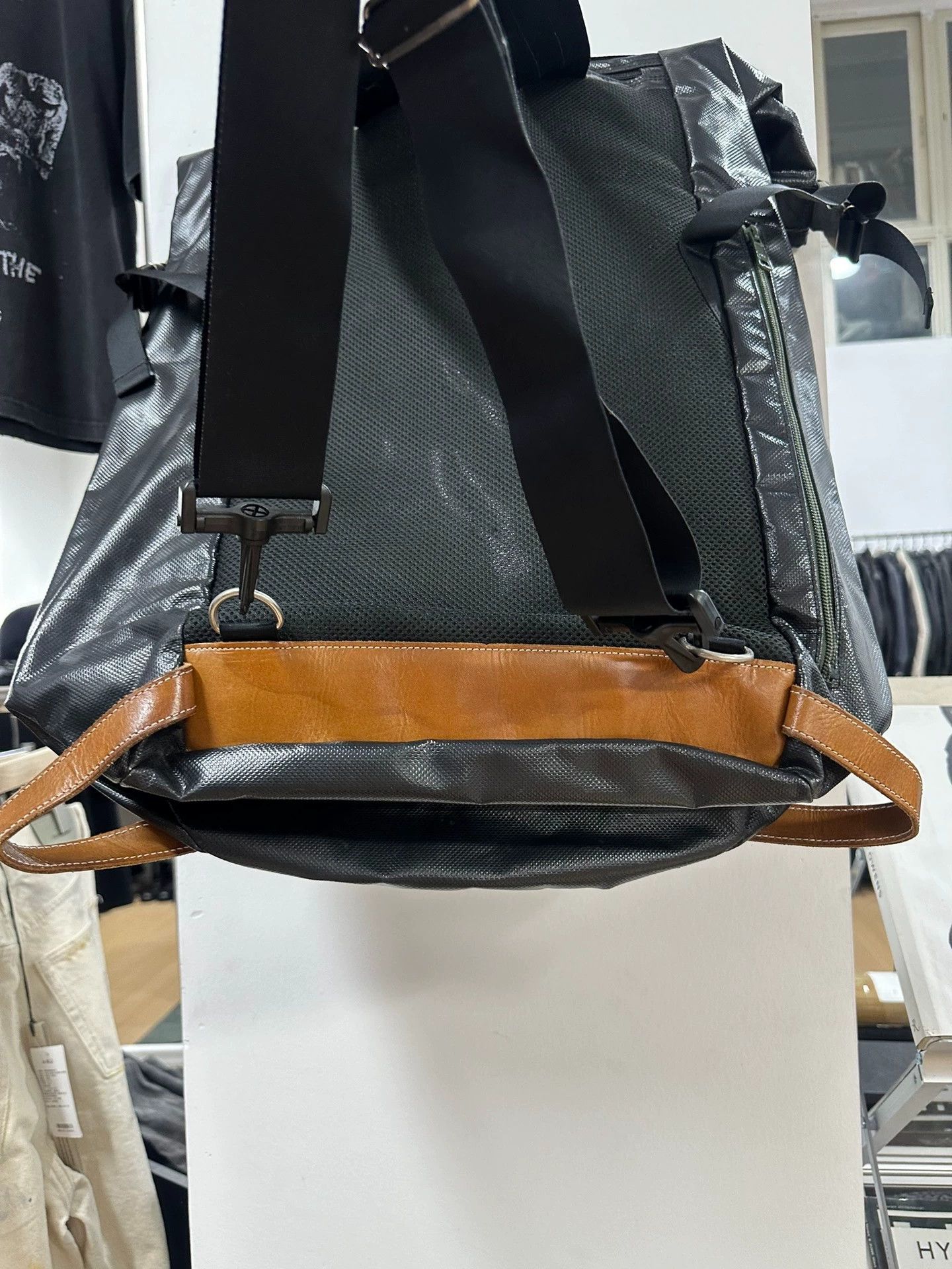 Undercover Undercover 10Ss less but better bucket bag Size ONE SIZE - 6 Thumbnail