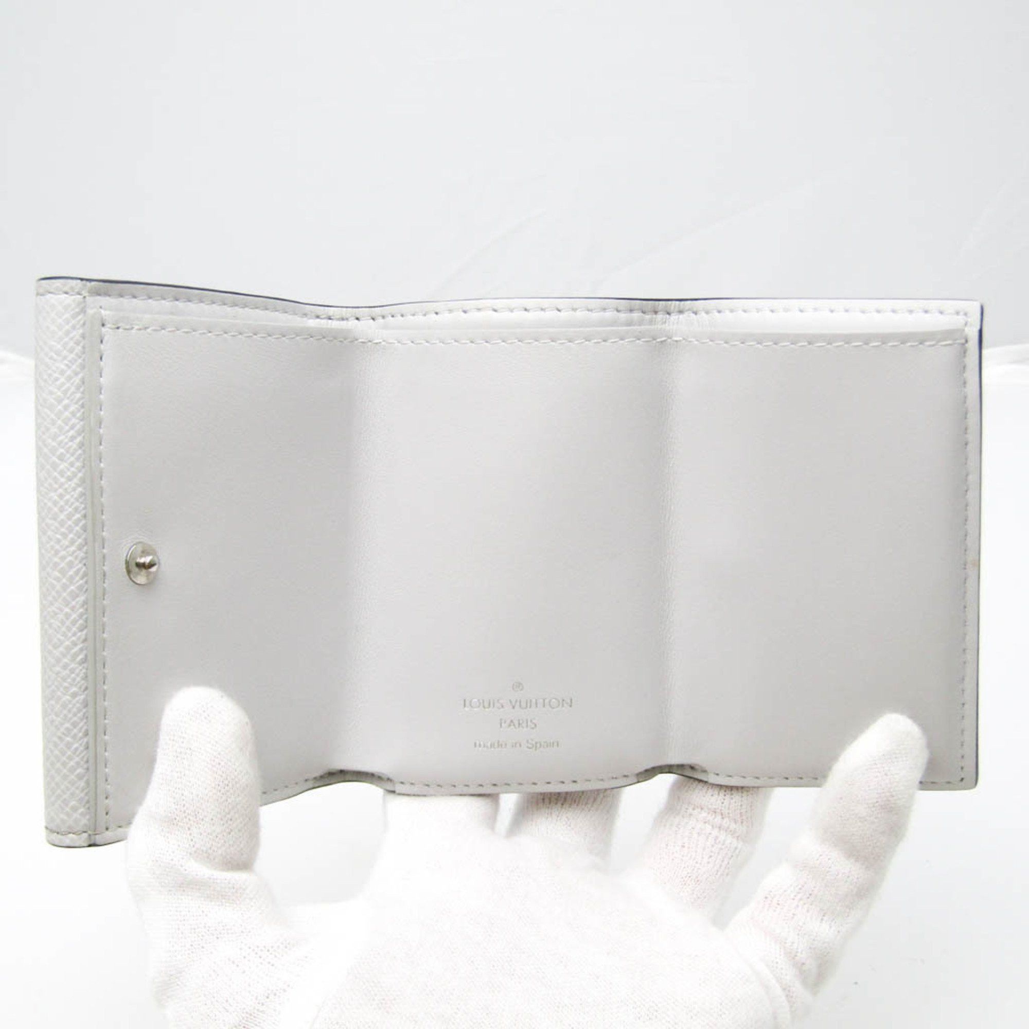 Louis Vuitton Louis Vuitton Taiga Llama Discovery Compact Wallet M67621 Men's Taiga Leather,Monogram Wallet (tri-fold) Blanc Size ONE SIZE - 3 Thumbnail
