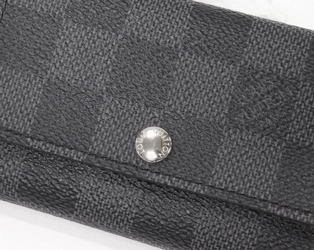 Louis Vuitton Louis Vuitton Louis Vuitton Damier Graphite 6 Key Holder N62662 Canvas Key Holder N62662 in Pristine Condition Size ONE SIZE - 4 Thumbnail