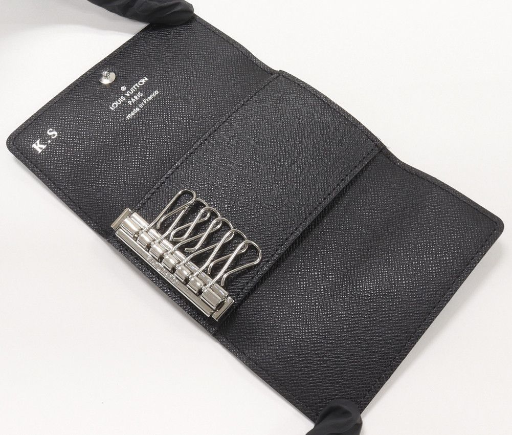 Louis Vuitton Louis Vuitton Louis Vuitton Damier Graphite 6 Key Holder N62662 Canvas Key Holder N62662 in Pristine Condition Size ONE SIZE - 2 Thumbnail