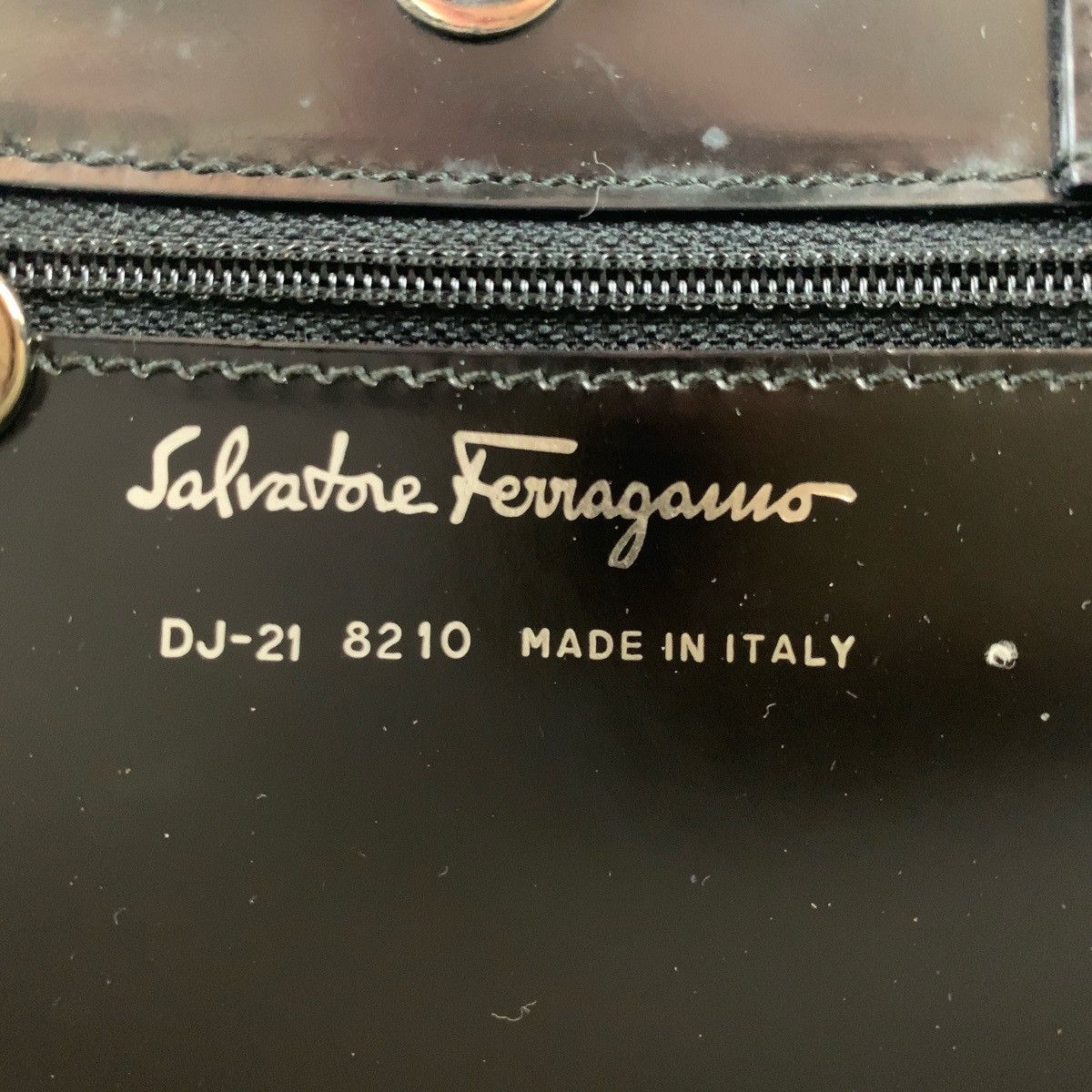 Salvatore Ferragamo Salvatore Ferragamo Salvatore Ferragamo Patent Leather Tote Bag Leather Tote Bag DJ218210 in Very Good Condition Size ONE SIZE - 4 Thumbnail