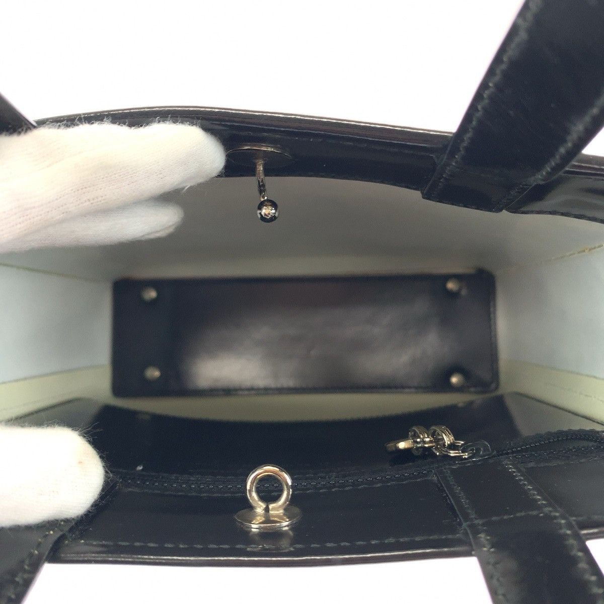 Salvatore Ferragamo Salvatore Ferragamo Salvatore Ferragamo Patent Leather Tote Bag Leather Tote Bag DJ218210 in Very Good Condition Size ONE SIZE - 9 Thumbnail