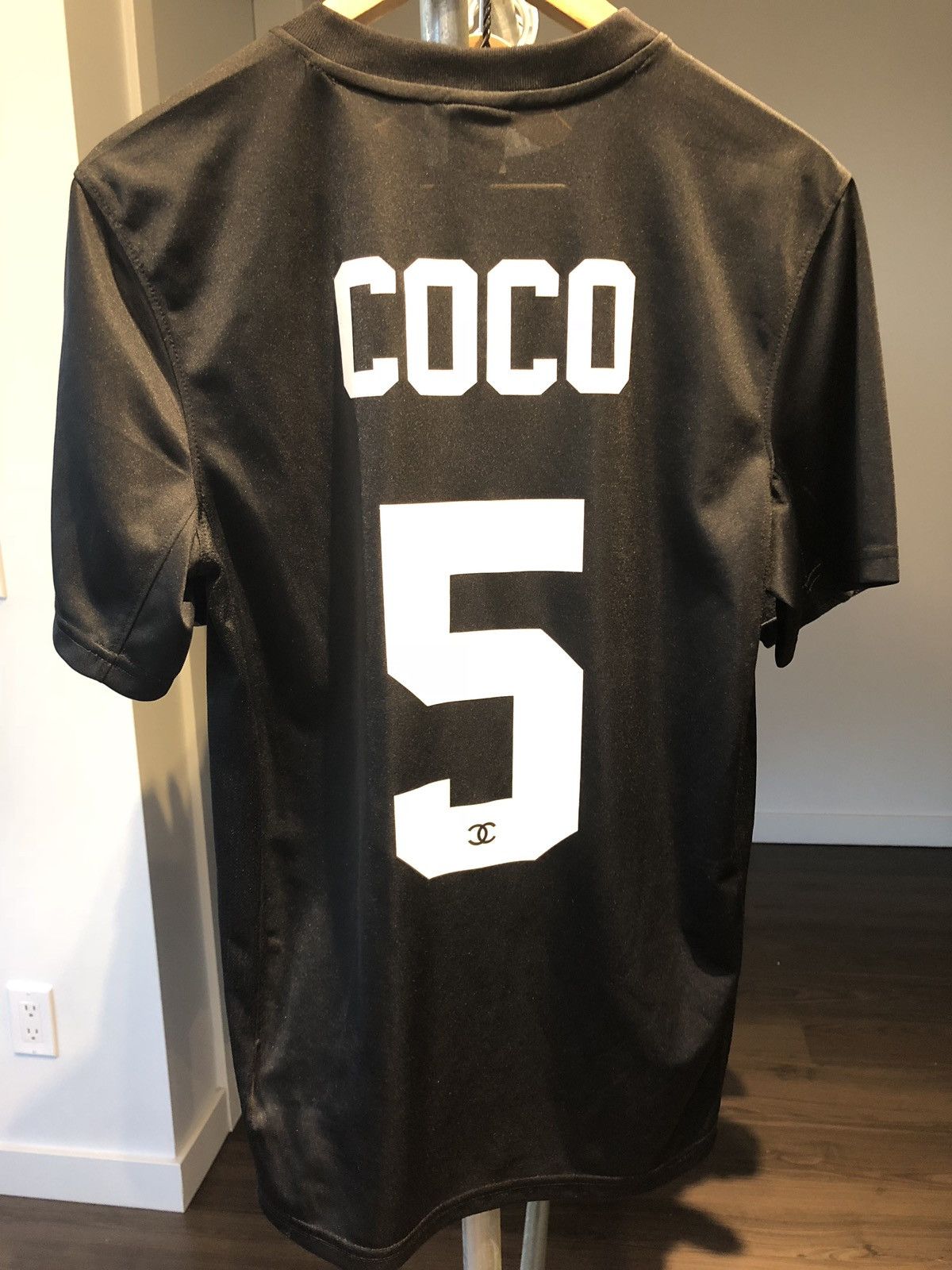 NIKE × EVANESCE BOUTIQUE シャネルパロディーロゴ サッカー