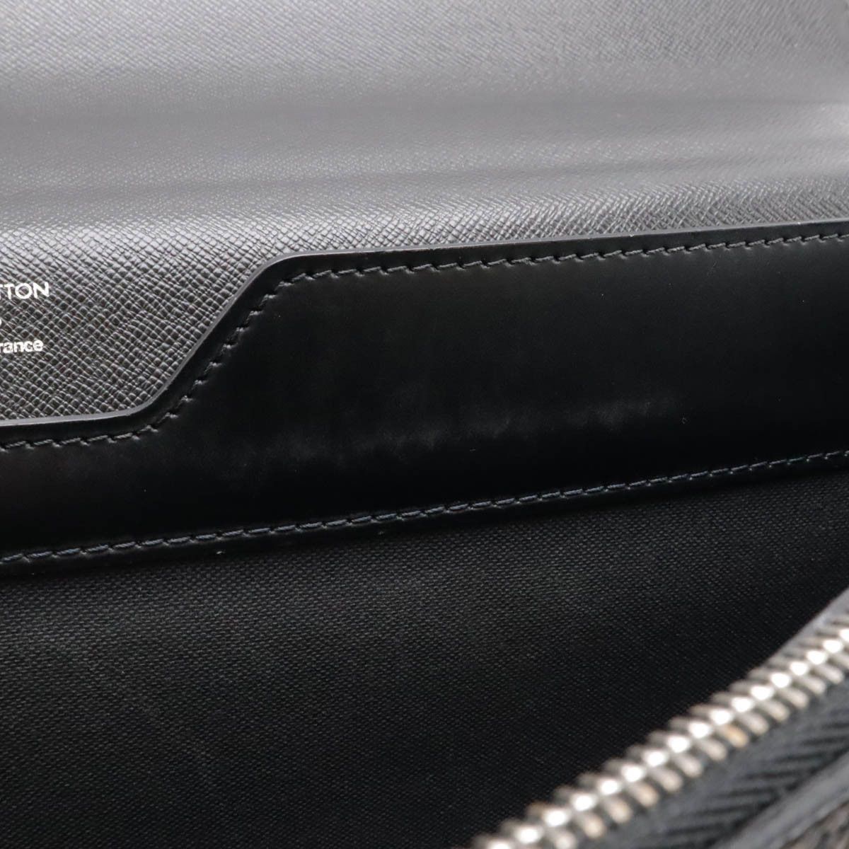 Louis Vuitton Louis Vuitton Louis Vuitton Taiga Leather Briefcase M31092 Leather Business Bag M31092 in Very Good Condition Size ONE SIZE - 7 Thumbnail