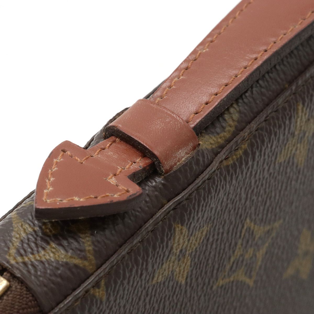 Louis Vuitton Louis Vuitton Louis Vuitton Monogram Poche Escapade Travel Case Handbag M60113 Canvas Handbag M60113 in Very Good Condition Size ONE SIZE - 4 Thumbnail