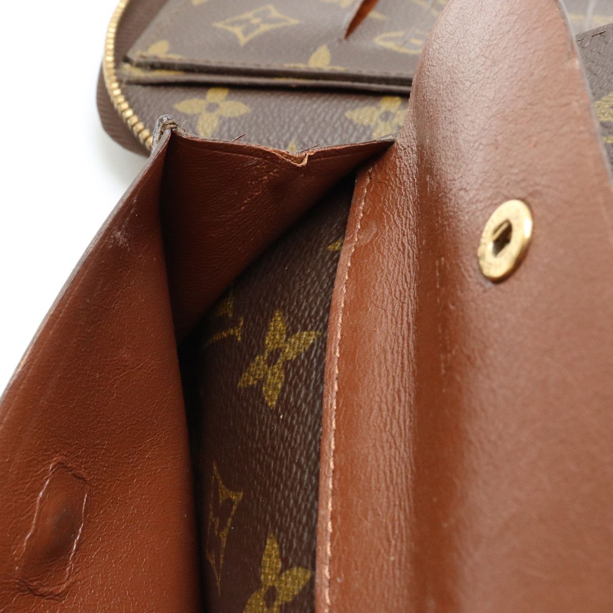 Louis Vuitton Louis Vuitton Louis Vuitton Monogram Poche Escapade Travel Case Handbag M60113 Canvas Handbag M60113 in Very Good Condition Size ONE SIZE - 8 Thumbnail