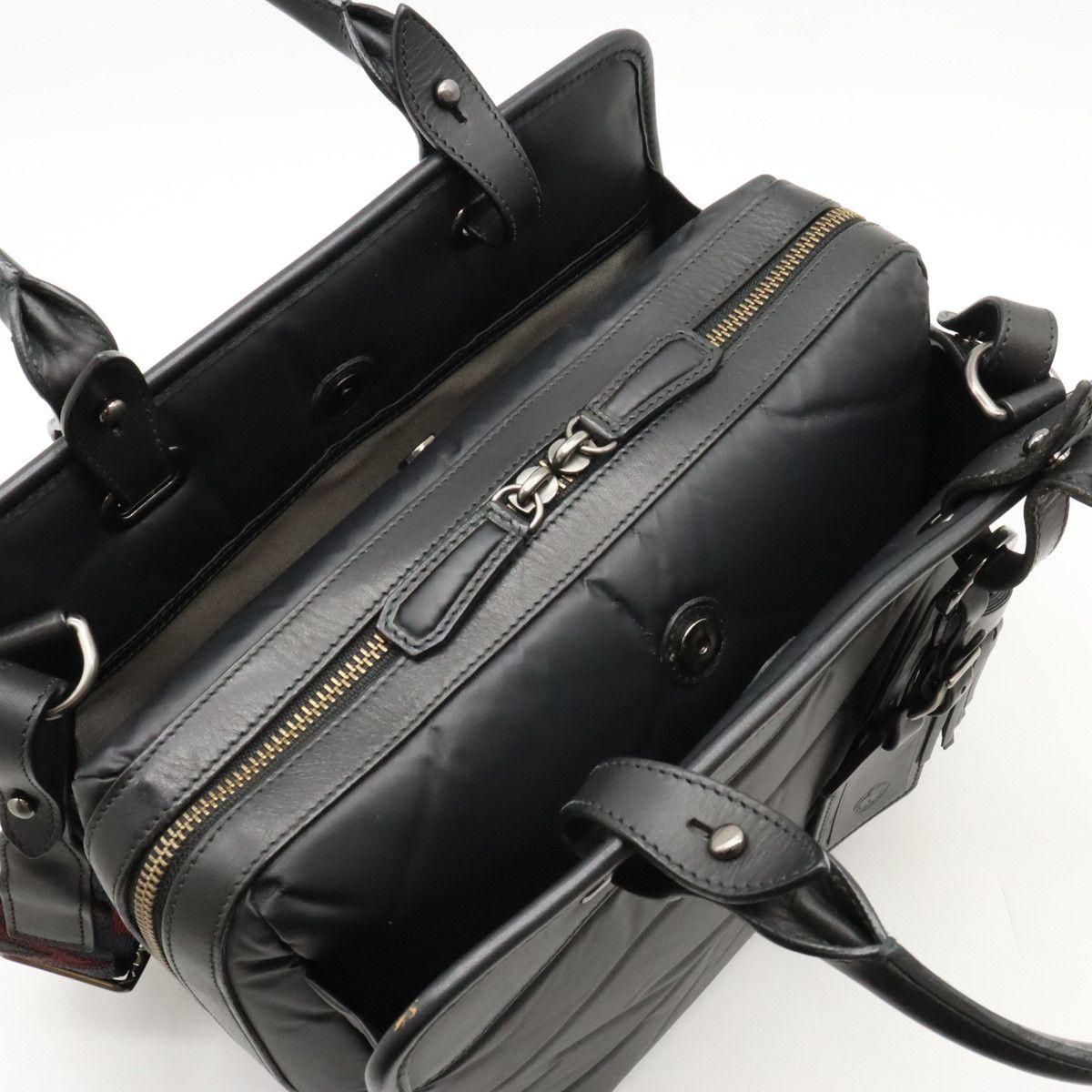 Other Other HUNTING WORLD 2WAY Handbag Shoulder Bag Nylon/Leather Black Canvas Crossbody Bag in Great Condition Size ONE SIZE - 5 Thumbnail