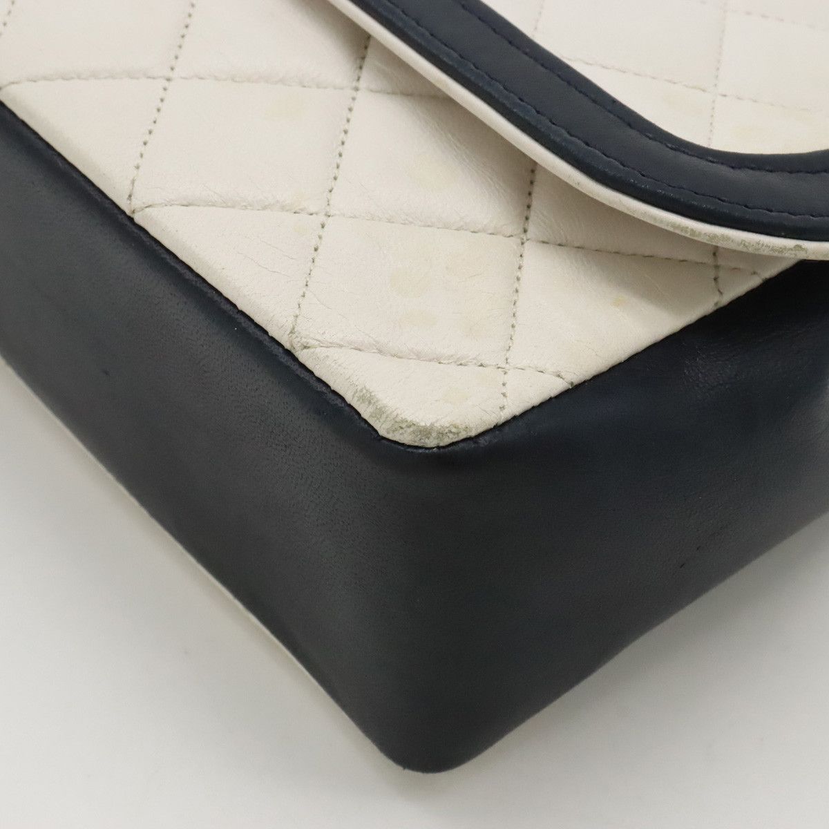 Chanel Chanel Chanel Leather Matelasse Coco Mark Chain Shoulder Bag Leather Shoulder Bag in Very Good Condition Size ONE SIZE - 3 Thumbnail