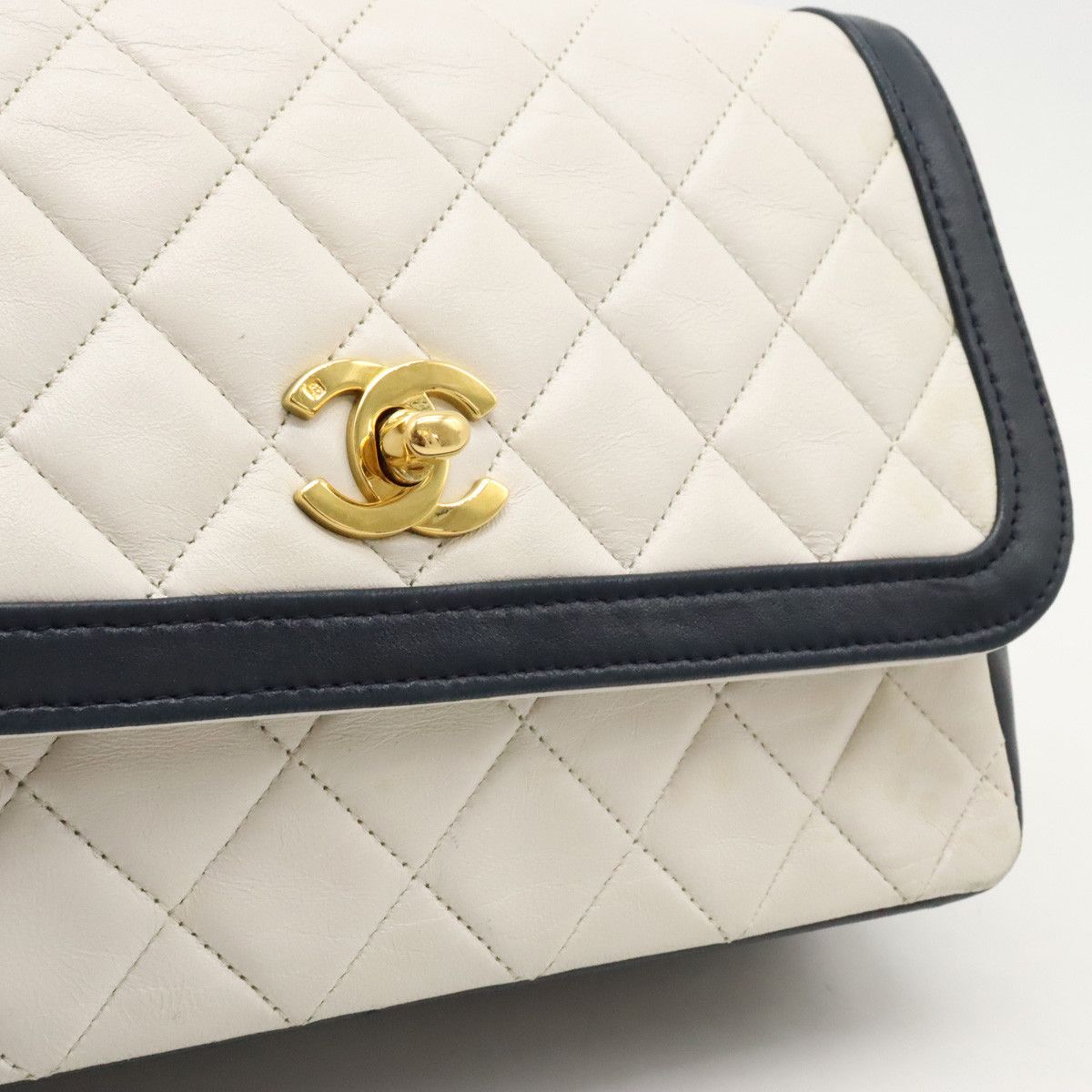 Chanel Chanel Chanel Leather Matelasse Coco Mark Chain Shoulder Bag Leather Shoulder Bag in Very Good Condition Size ONE SIZE - 6 Thumbnail