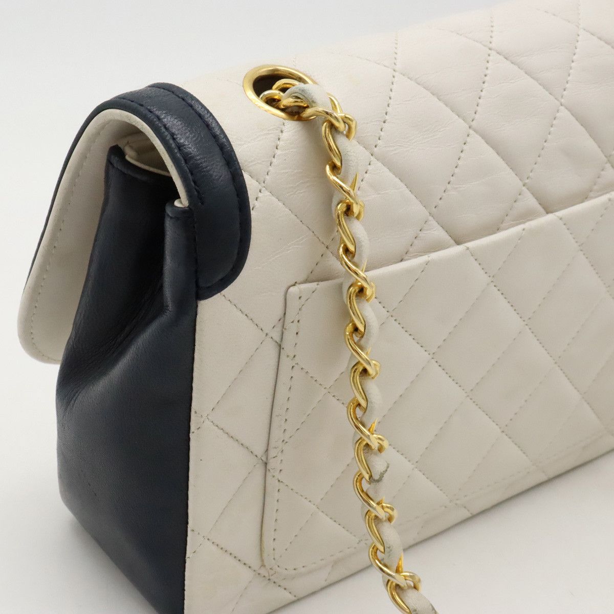 Chanel Chanel Chanel Leather Matelasse Coco Mark Chain Shoulder Bag Leather Shoulder Bag in Very Good Condition Size ONE SIZE - 4 Thumbnail