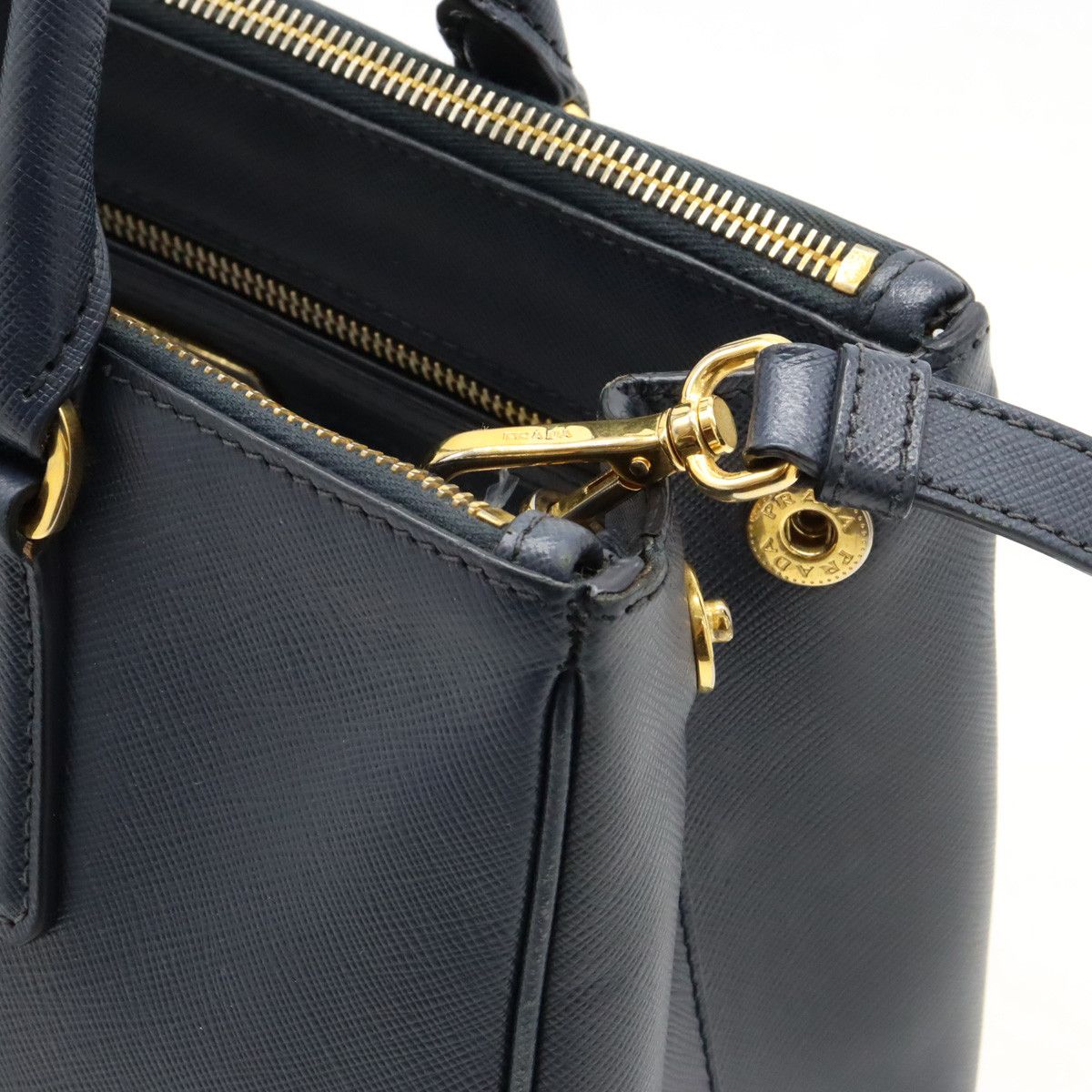 Prada Prada Prada Saffiano Lux Galleria Leather Handbag BN1801 Leather Handbag BN1801 in Very Good Condition Size ONE SIZE - 7 Thumbnail