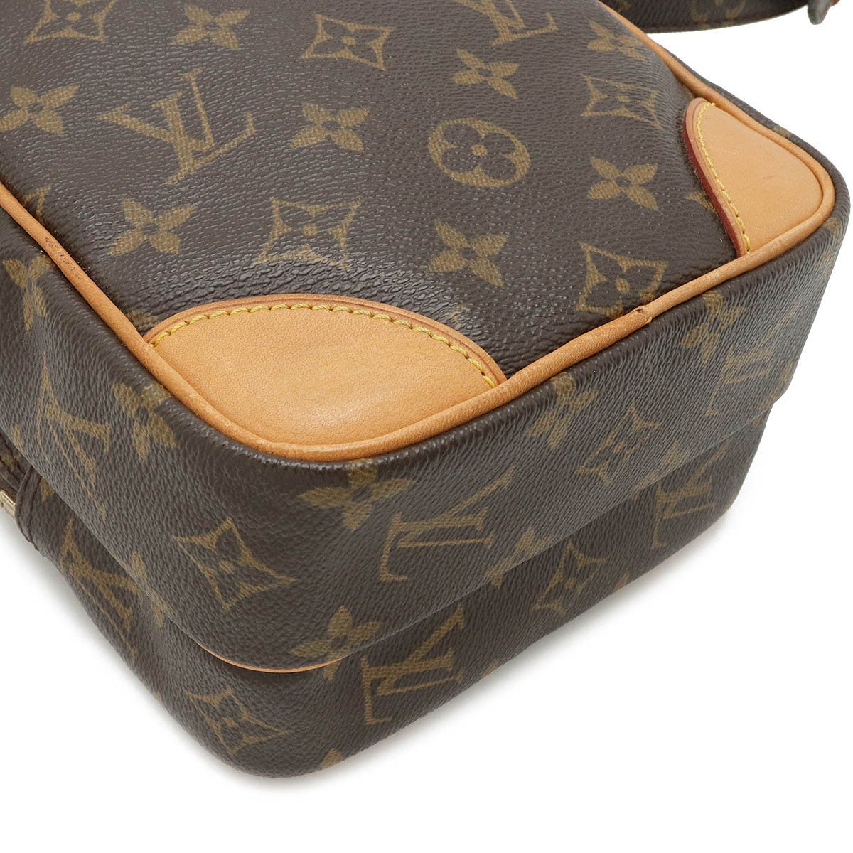 Louis Vuitton Louis Vuitton Louis Vuitton Monogram Amazon Shoulder Bag Pochette M45236 Canvas Crossbody Bag M45236 in Very Good Condition Size ONE SIZE - 3 Thumbnail