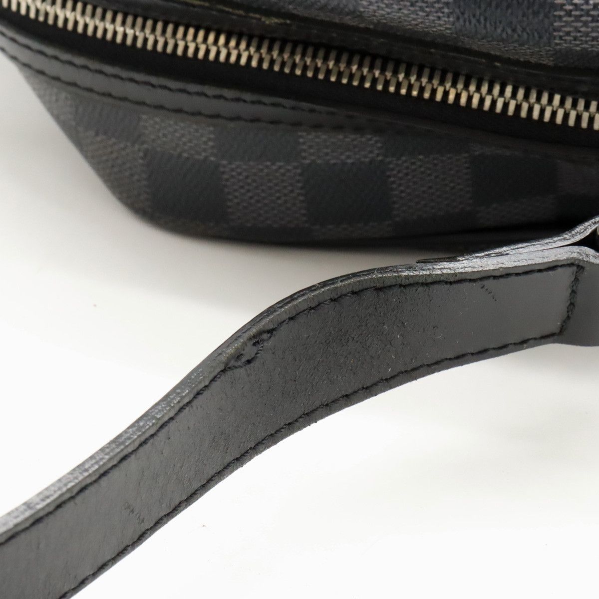 Louis Vuitton Louis Vuitton Louis Vuitton Damier Graphite Io Messenger Bag N45252 Canvas Crossbody Bag N45252 in Very Good Condition Size ONE SIZE - 8 Thumbnail