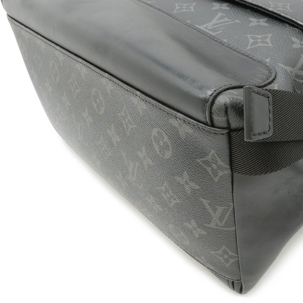 Louis Vuitton Louis Vuitton Louis Vuitton Monogram Eclipse Canvas/Leather Messenger Voyage Shoulder Bag M43276 Canvas Crossbody Bag M43276 in Very Good Condition Size ONE SIZE - 3 Thumbnail