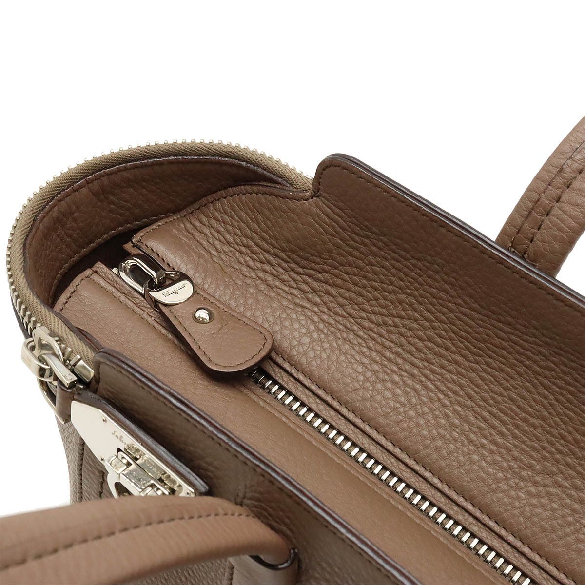 Salvatore Ferragamo Salvatore Ferragamo Salvatore Ferragamo Leather Ariana Varve Gancini Tote Bag Leather Tote Bag DY-21 D698 in Great Condition Size ONE SIZE - 5 Thumbnail