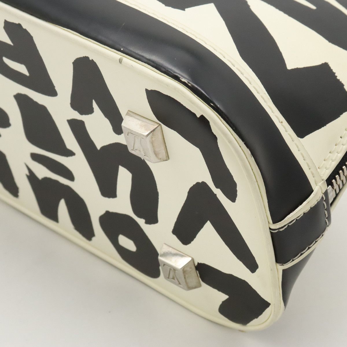 Louis Vuitton Louis Vuitton Louis Vuitton Graffiti Alma Horizontal Leather Handbag M92175 Leather Handbag M92175 in Very Good Condition Size ONE SIZE - 3 Thumbnail