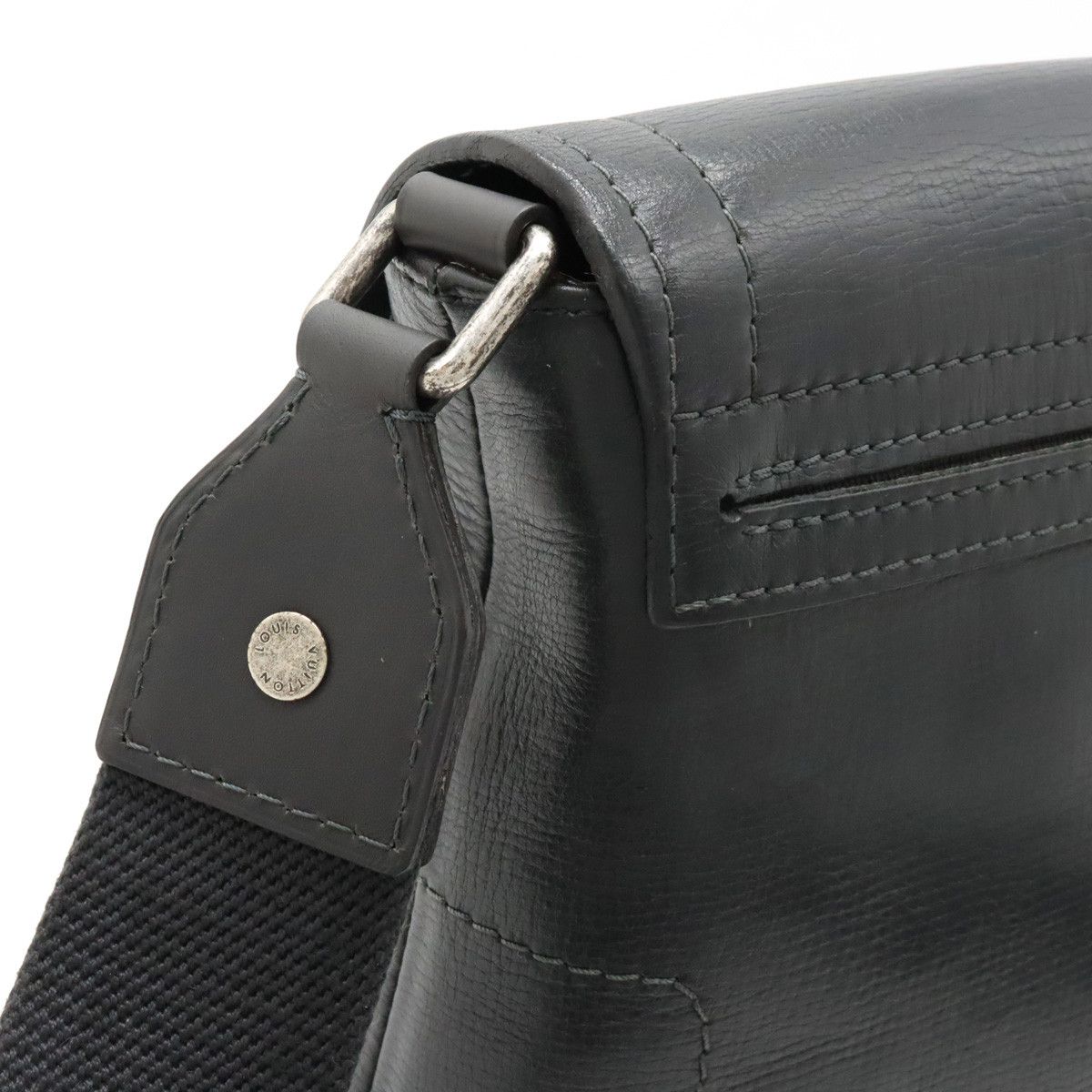 Louis Vuitton Louis Vuitton Louis Vuitton Yuma Leather Shoulder Bag M97024 Leather Crossbody Bag M97024 Size ONE SIZE - 4 Thumbnail