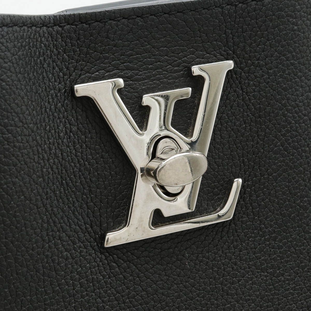 Louis Vuitton Louis Vuitton Louis Vuitton Lockme Go Leather Tote Bag M55028 Leather Tote Bag M55028 in Very Good Condition Size ONE SIZE - 5 Thumbnail