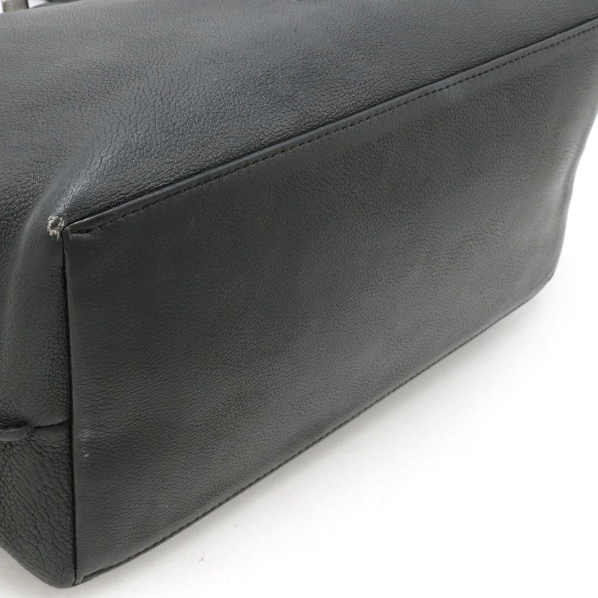 Louis Vuitton Louis Vuitton Louis Vuitton Lockme Go Leather Tote Bag M55028 Leather Tote Bag M55028 in Very Good Condition Size ONE SIZE - 4 Thumbnail
