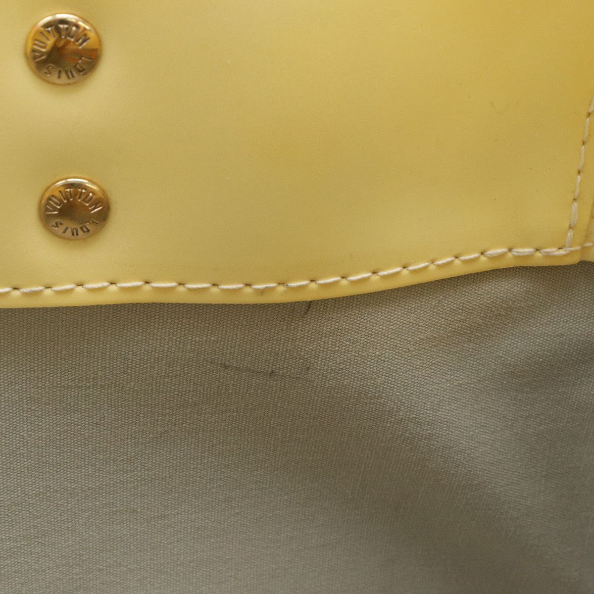 Louis Vuitton Louis Vuitton Louis Vuitton Patent Leather Reed PM Handbag Tote M91336 Leather Tote Bag M91336 in Very Good Condition Size ONE SIZE - 7 Thumbnail