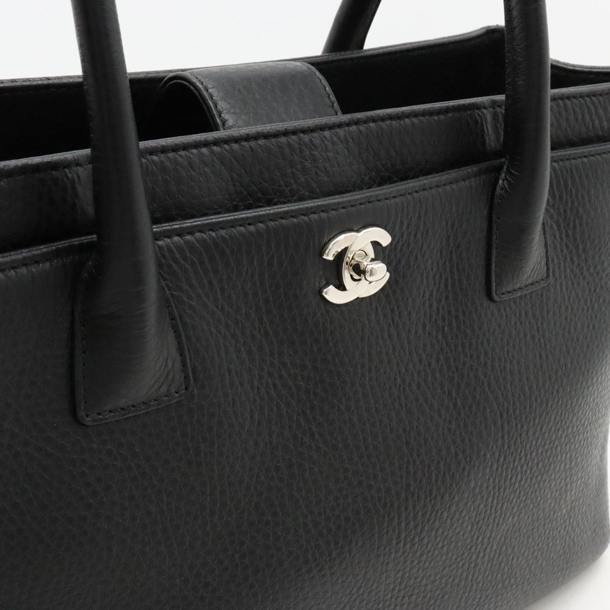 Chanel Chanel Chanel Executive Line Coco Mark 2WAY Tote Bag A15206 Leather Tote Bag A15206 in Pristine Condition Size ONE SIZE - 6 Thumbnail