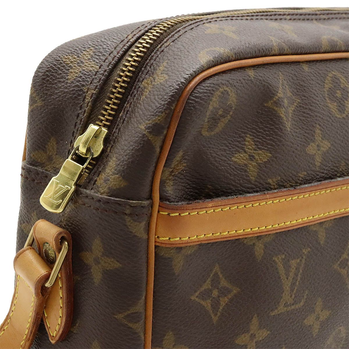 Louis Vuitton Louis Vuitton Louis Vuitton Monogram Trocadero 30 Shoulder Bag M51272 Canvas Crossbody Bag M51272 in Very Good Condition Size ONE SIZE - 4 Thumbnail