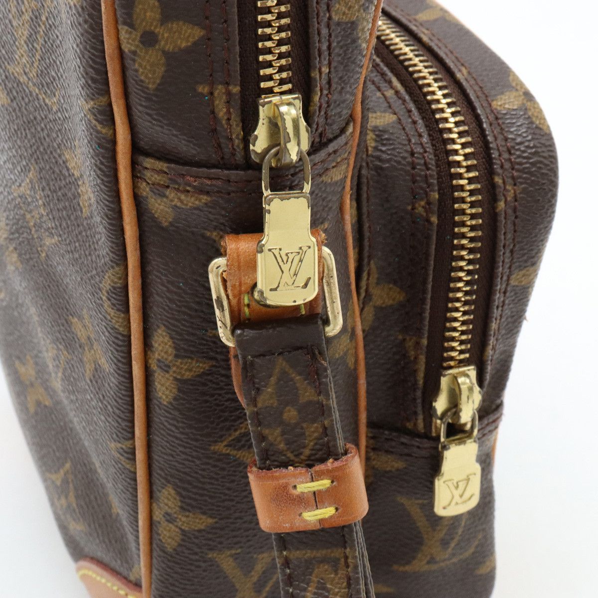 Louis Vuitton Louis Vuitton Louis Vuitton Monogram Amazon Shoulder Bag Pochette M45236 Canvas Crossbody Bag M45236 in Good Condition Size ONE SIZE - 6 Thumbnail