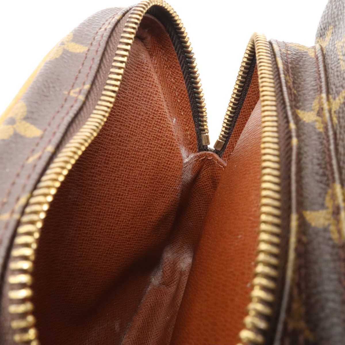 Louis Vuitton Louis Vuitton Louis Vuitton Monogram Amazon Shoulder Bag Pochette M45236 Canvas Crossbody Bag M45236 in Good Condition Size ONE SIZE - 9 Thumbnail