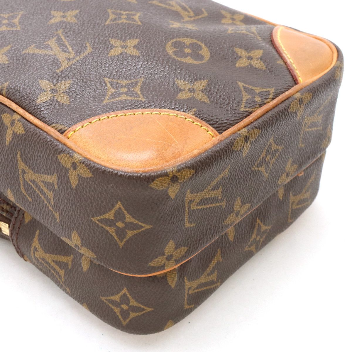 Louis Vuitton Louis Vuitton Louis Vuitton Monogram Amazon Shoulder Bag Pochette M45236 Canvas Crossbody Bag M45236 in Good Condition Size ONE SIZE - 3 Thumbnail