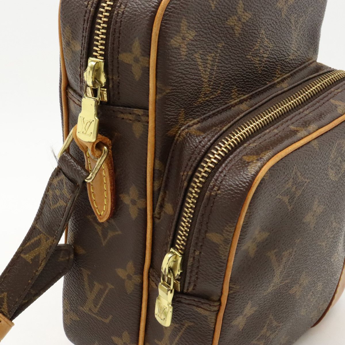 Louis Vuitton Louis Vuitton Louis Vuitton Monogram Amazon Shoulder Bag Pochette M45236 Canvas Crossbody Bag M45236 in Very Good Condition Size ONE SIZE - 6 Thumbnail
